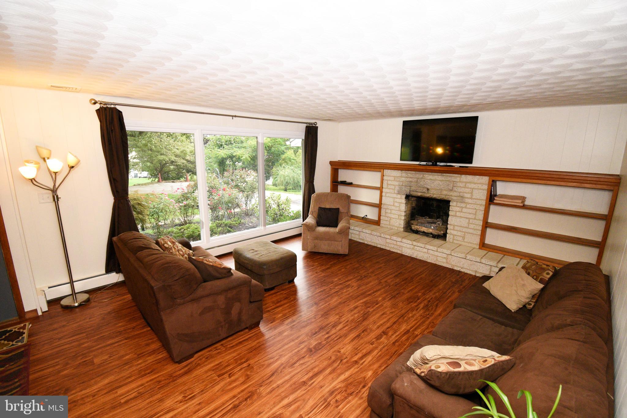 6331 Old Carlisle Road Dover, PA 17315 - Photo 18 of 37 Living Room