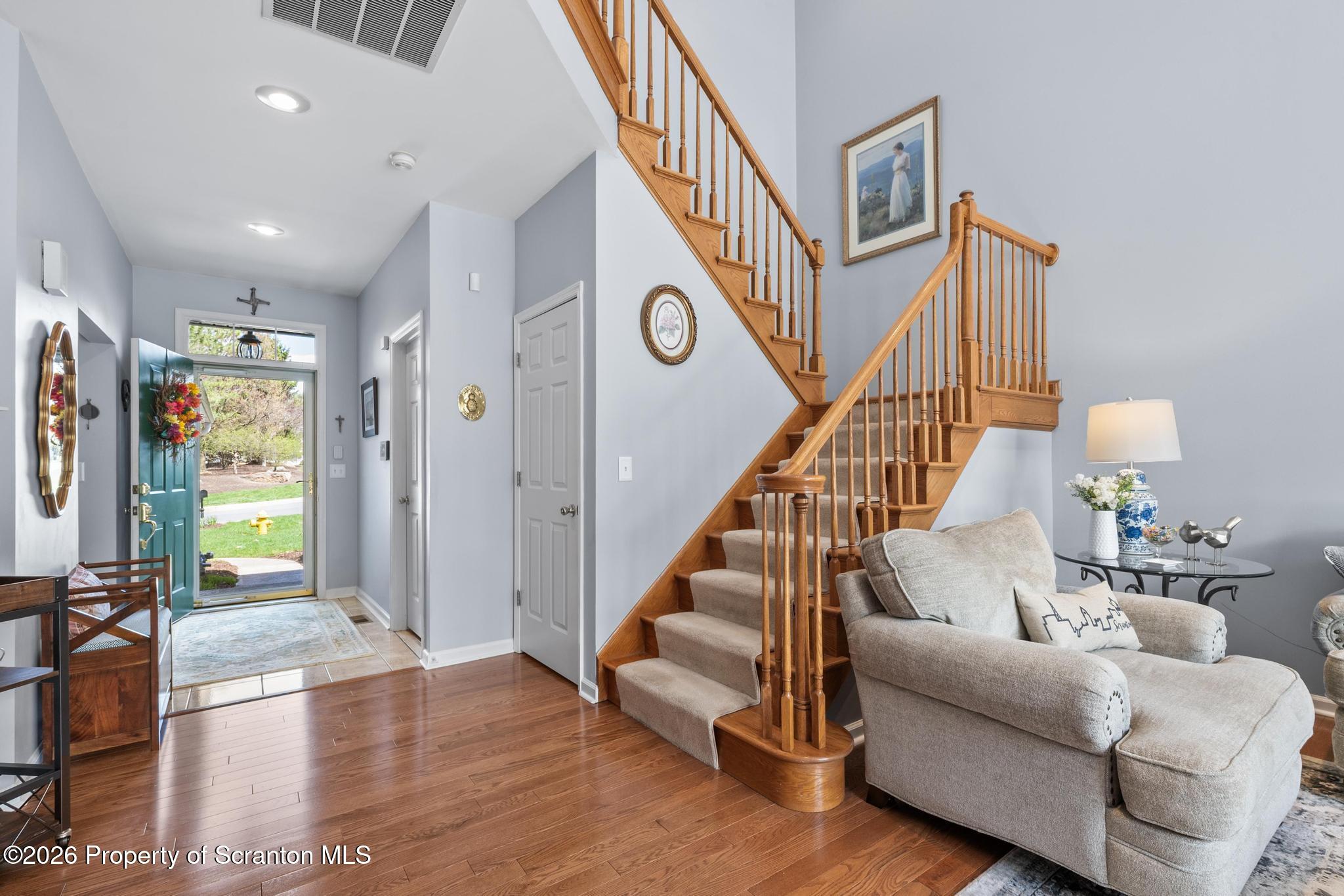 202 Thackeray Cl Moosic, PA 18507 - Photo 14 of 51 Open Central Living