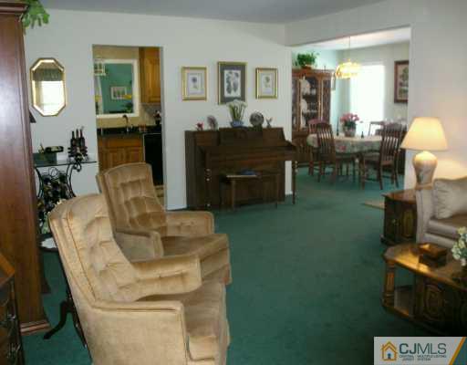 128 Woodbury Road Edison, NJ 08820 - Photo 2 of 8