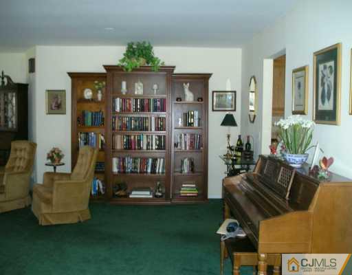 128 Woodbury Road Edison, NJ 08820 - Photo 3 of 8