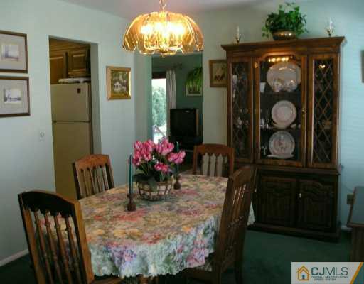 128 Woodbury Road Edison, NJ 08820 - Photo 4 of 8