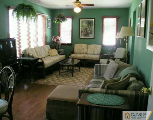 128 Woodbury Road Edison, NJ 08820 - Photo 5 of 8
