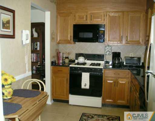 128 Woodbury Road Edison, NJ 08820 - Photo 6 of 8