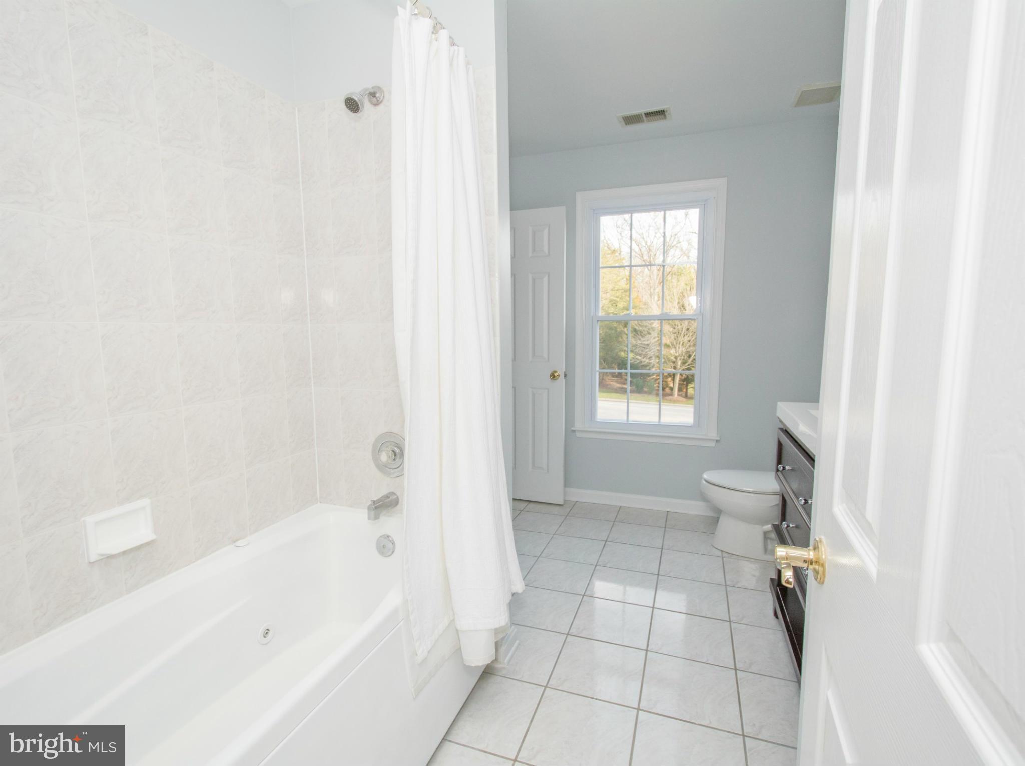 2714 Howard Grove Road Davidsonville, MD 21035 - Photo 20 of 30 Hall Bath Upstairs