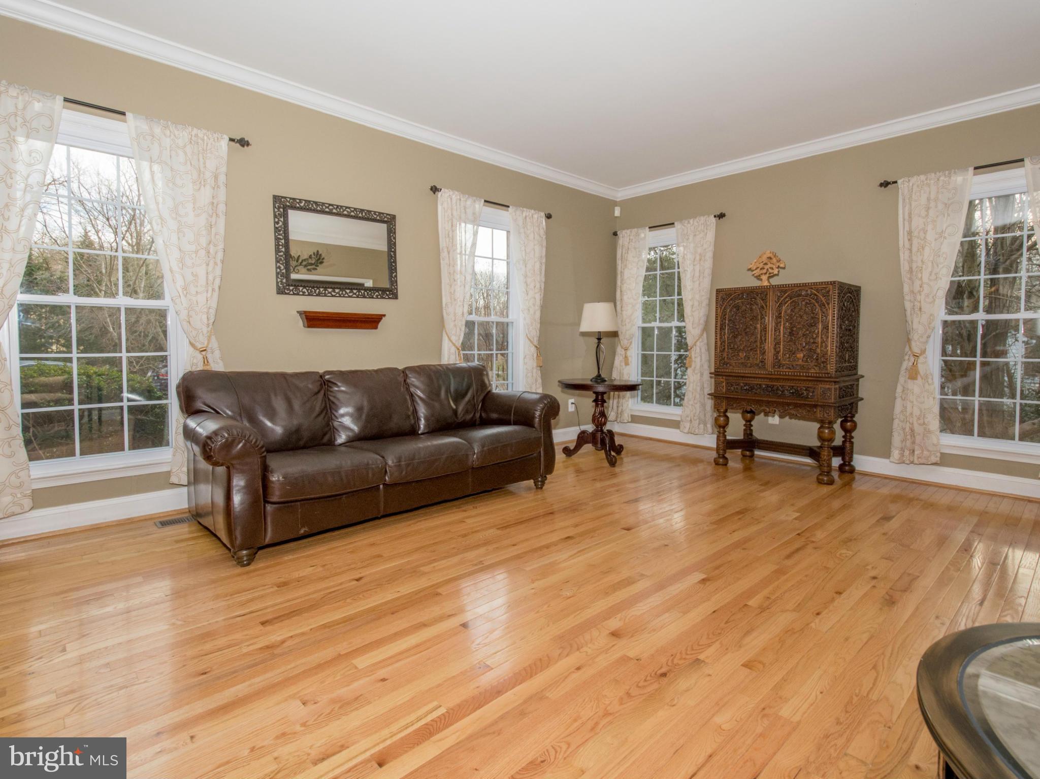 2714 Howard Grove Road Davidsonville, MD 21035 - Photo 5 of 30 Living Room