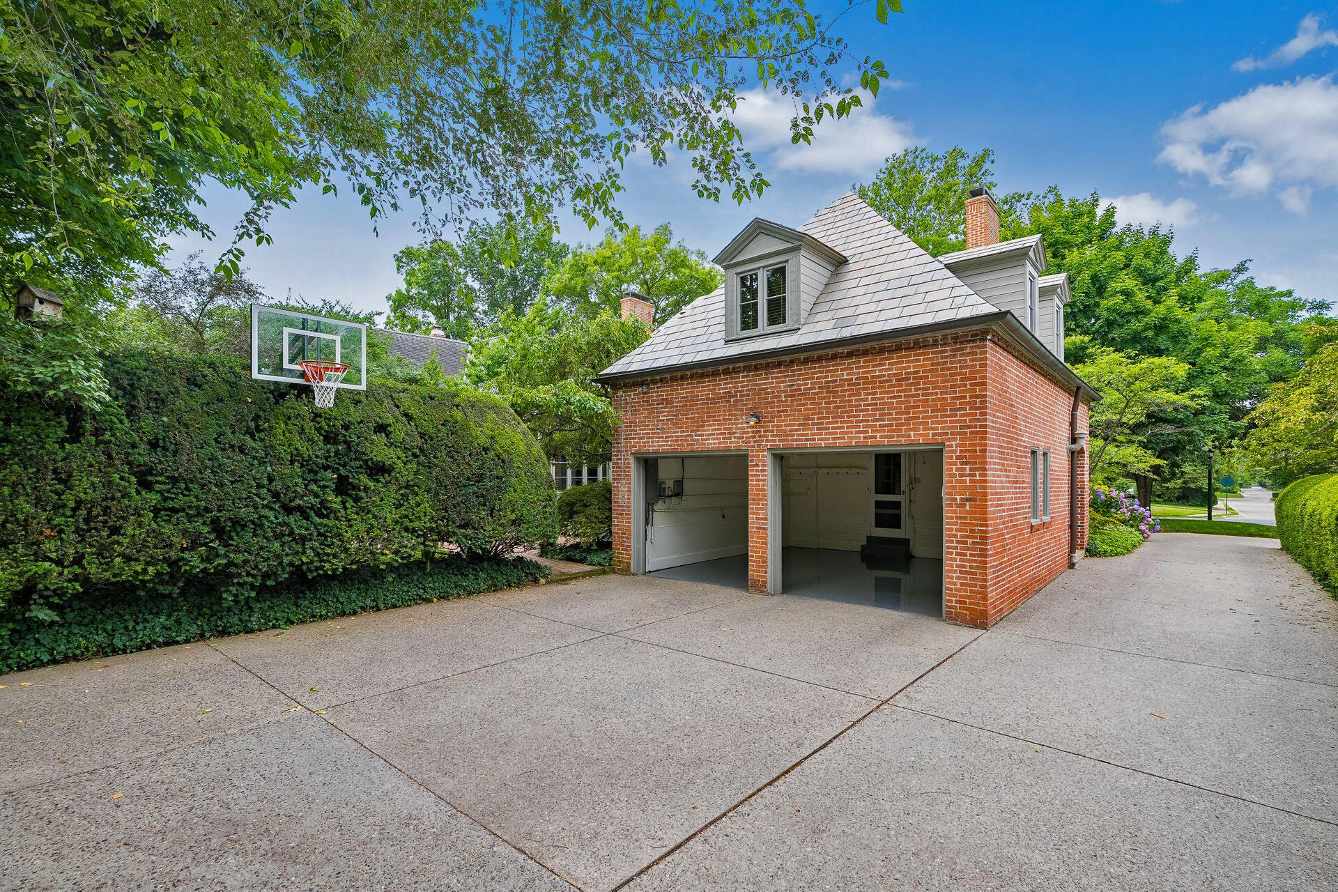 180 Ashbourne Road Columbus, OH 43209 - Photo 52 of 62 Garage