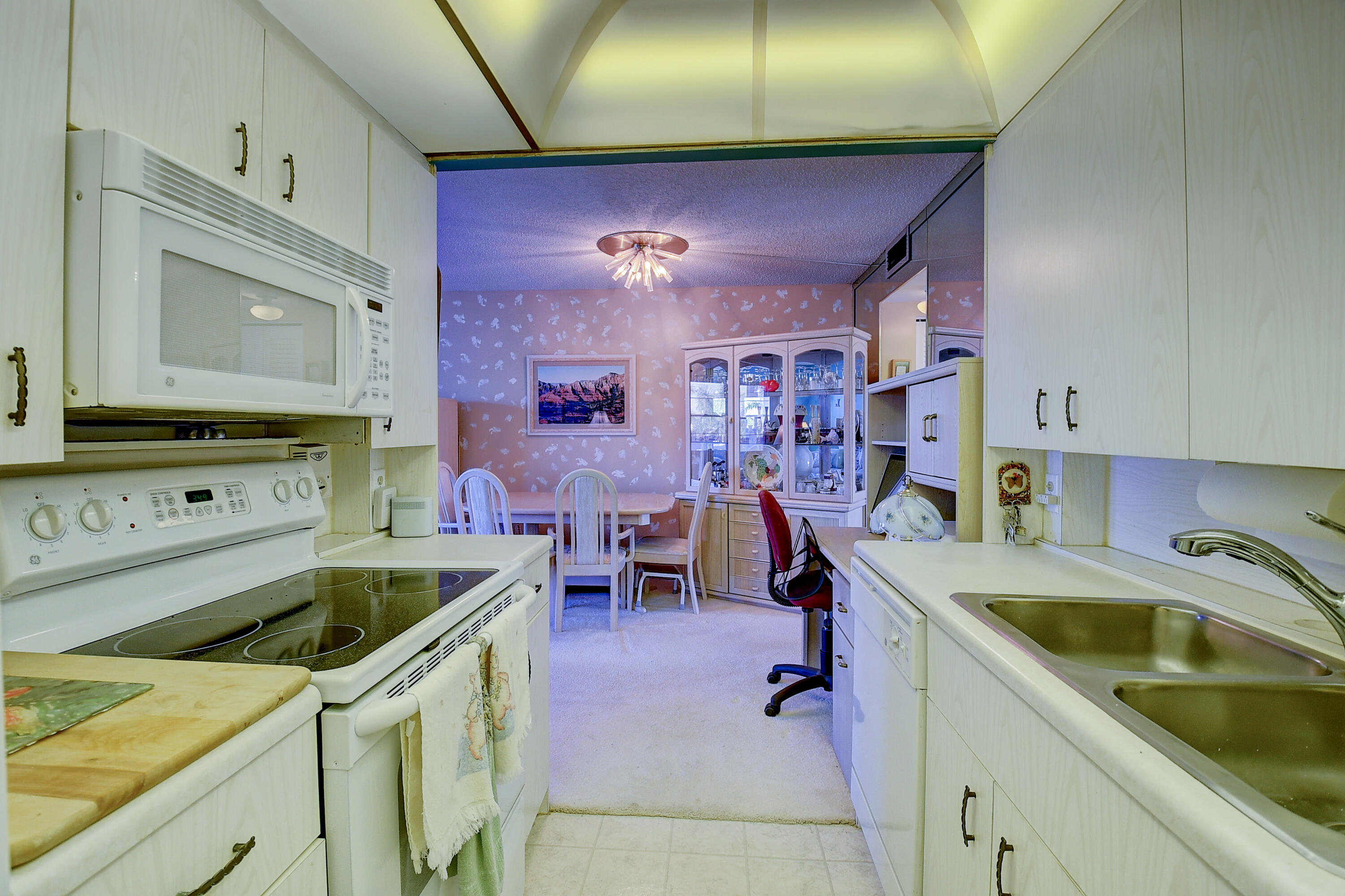 4089 Cornwall East Boca Raton, FL 33434 - Photo 8 of 35 a kitchen that has a sink and a stove