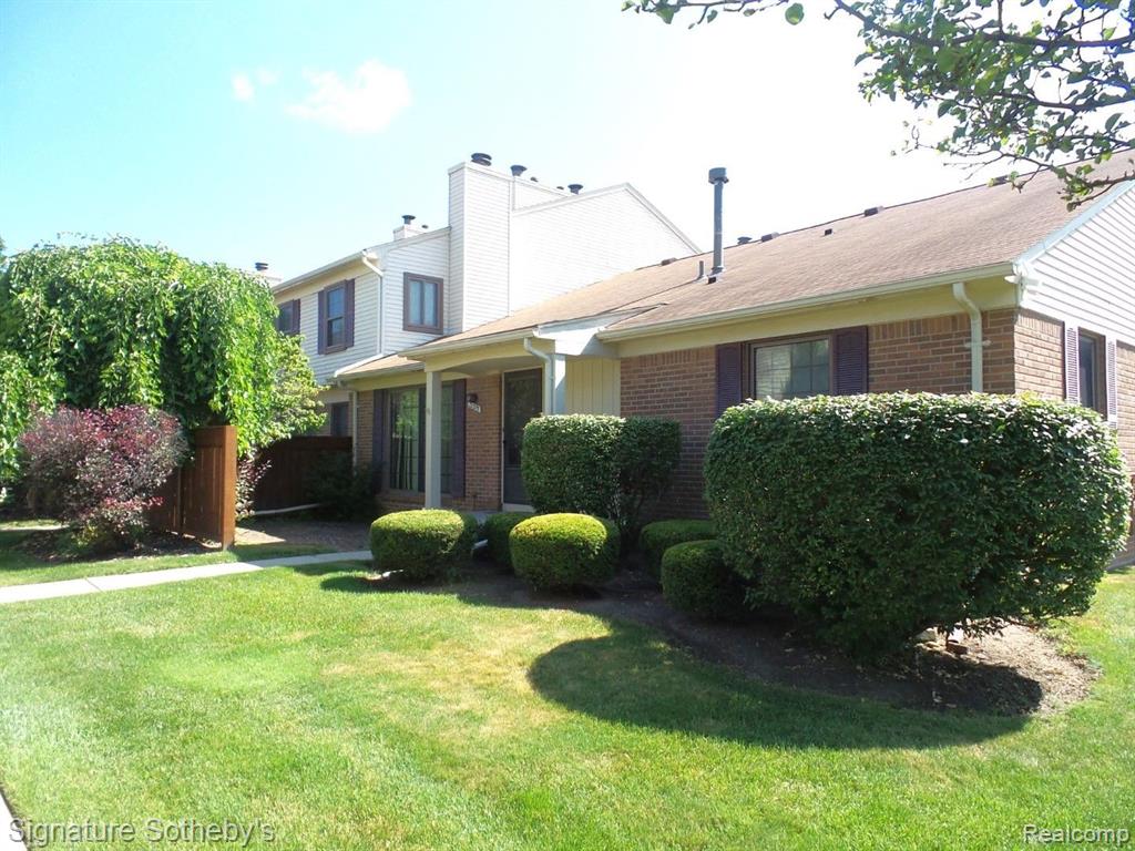 22375 Peach Tree Novi, MI 48375 - Photo 1 of 37