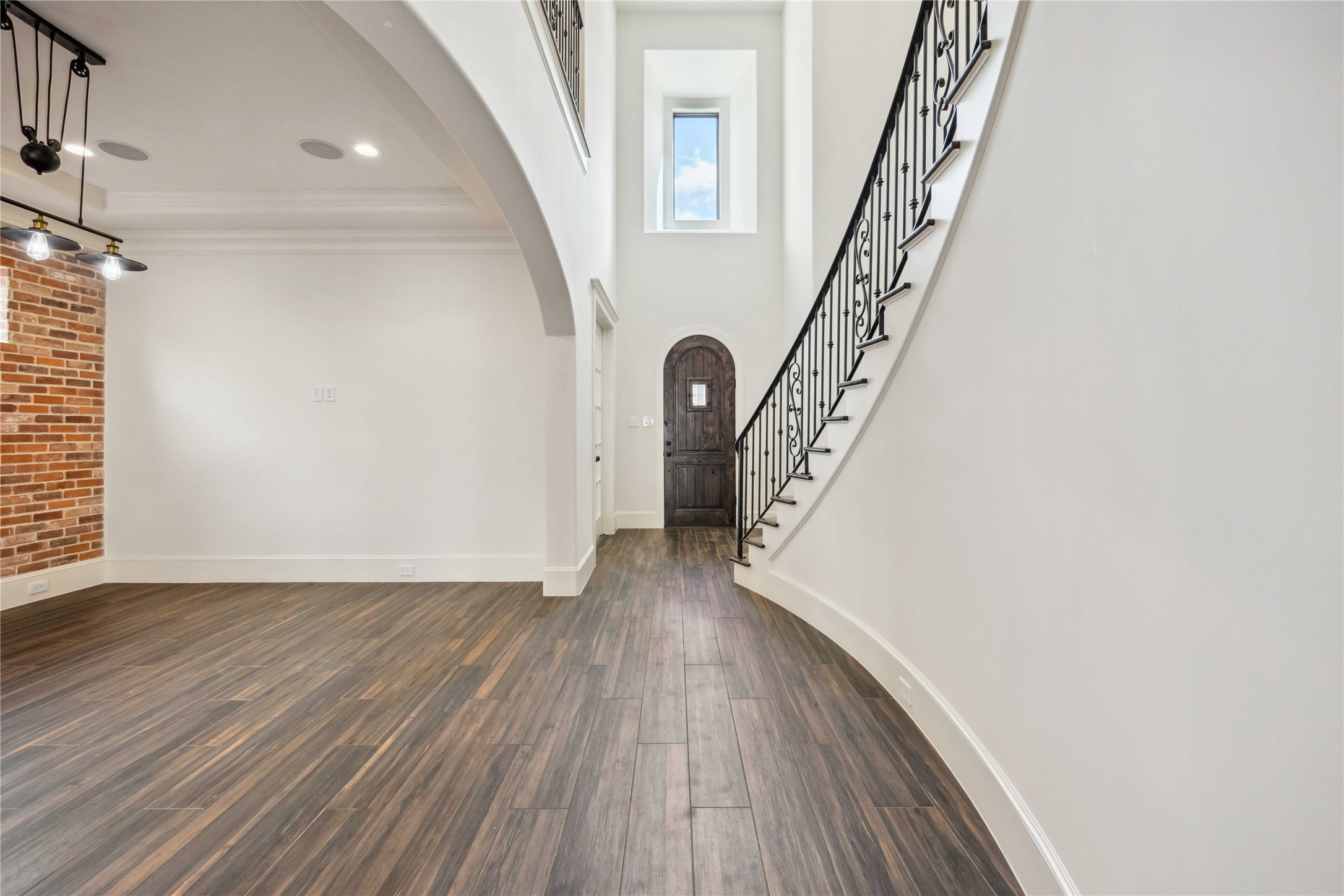 215 Malone Street Houston, TX 77007 - Photo 8 of 48 Entrance/Den