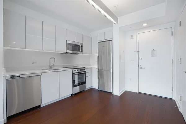 $6,172 | 400 West 113th Street, Unit 828 | Morningside Heights