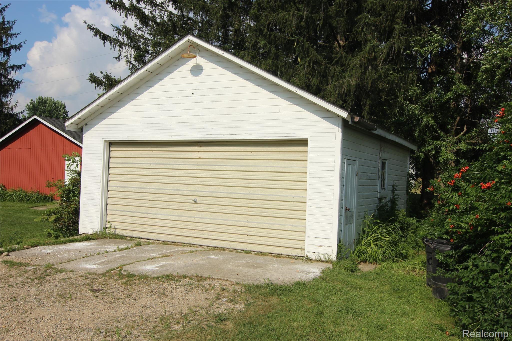 8329 Tubspring Road Almont, MI 48003 - Photo 5 of 37 IMG_1812.JPG