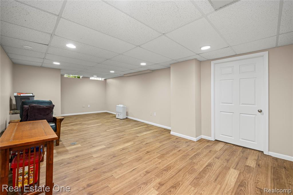 36241 Fredericksburg Road Farmington Hills, MI 48331 - Photo 33 of 48