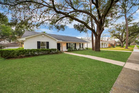 $726,000 | 7819 Pagewood Lane, Houston, TX 77063