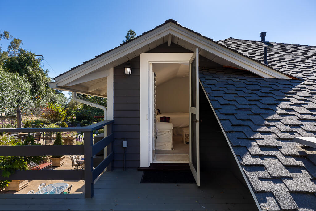 801 Riven Rock Road Montecito, CA 93108 - Photo 16 of 33 17_RivenRock801.PrivateGuestSuiteEntry