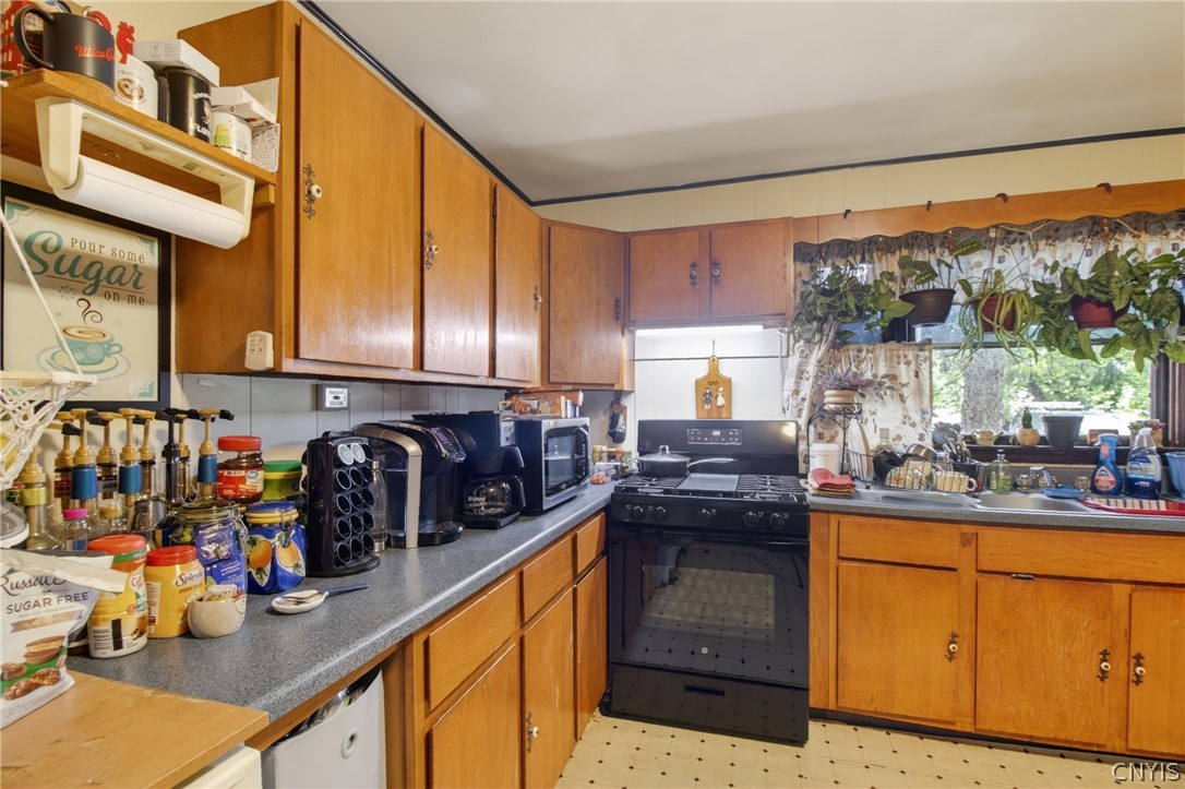613 Spring Street Utica, NY 13502 - Photo 12 of 16