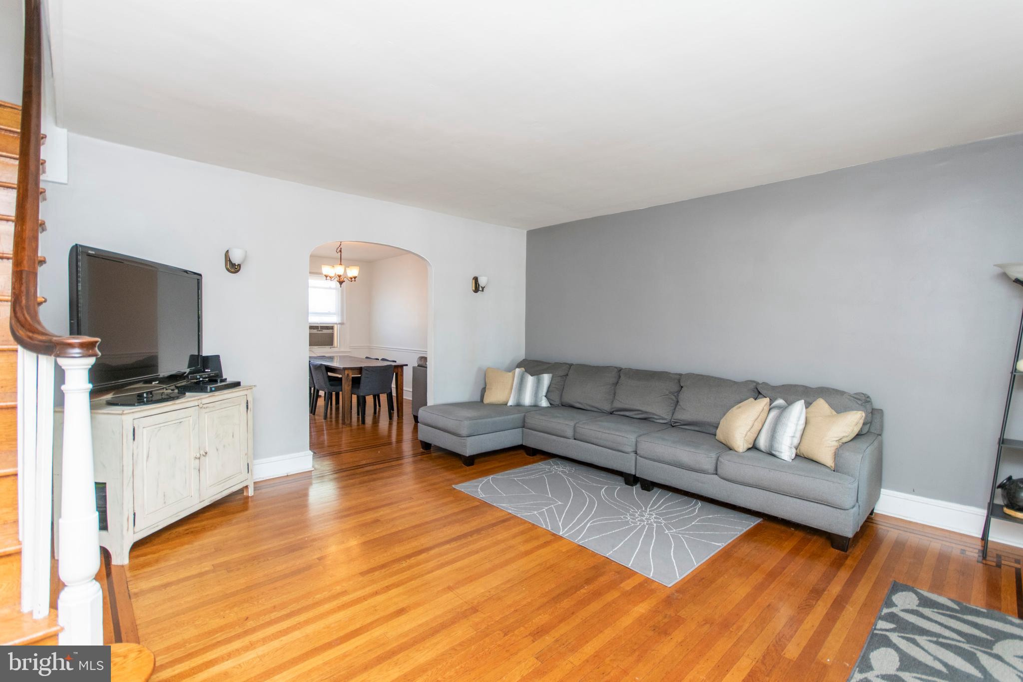 833 Atwood Road Philadelphia, PA 19151 - Photo 4 of 20 Living room