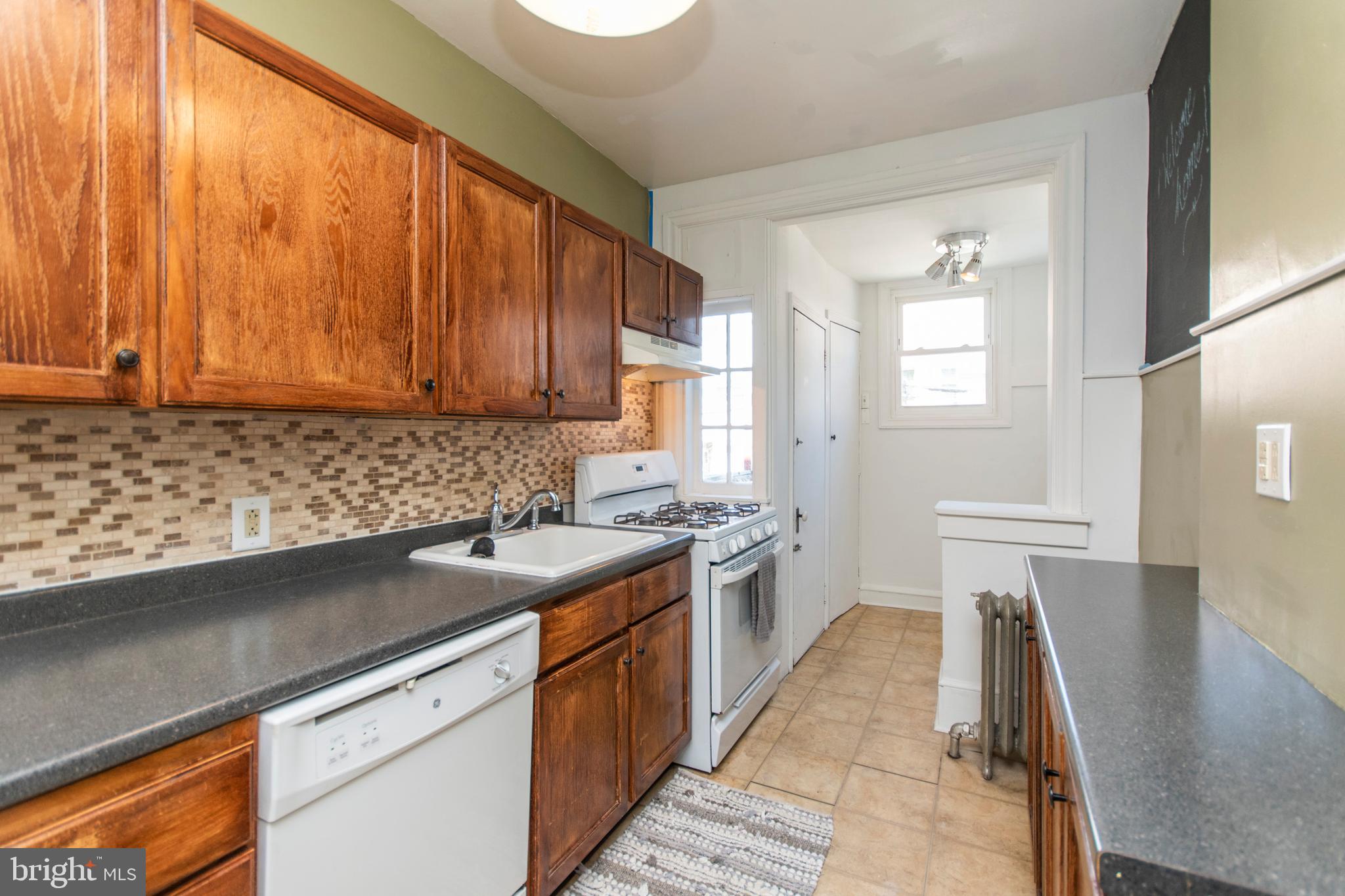 833 Atwood Road Philadelphia, PA 19151 - Photo 8 of 20 Kitchen facing back door