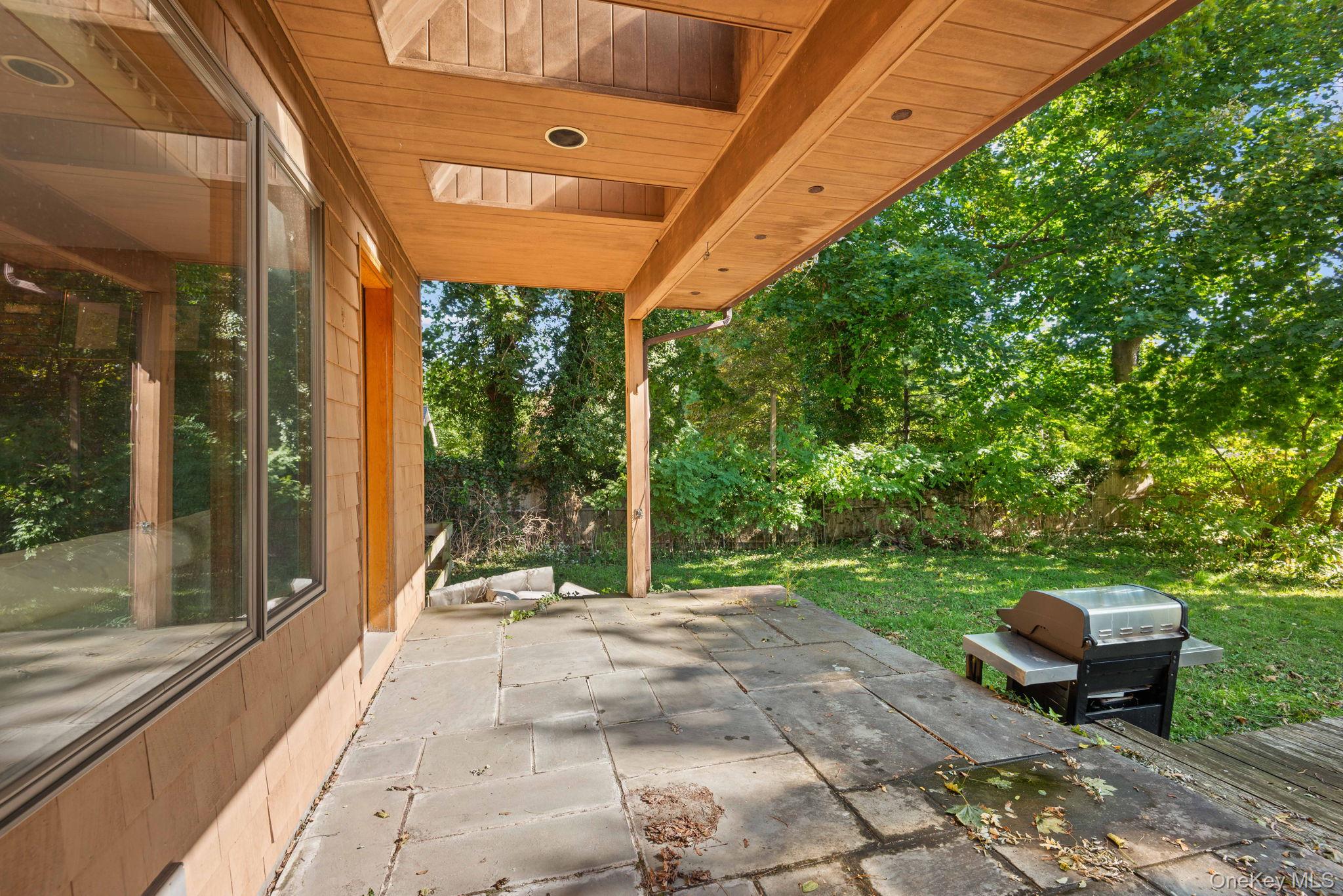 210 Lewis Road Northport, NY 11768 - Photo 7 of 30 Gallery Image 7