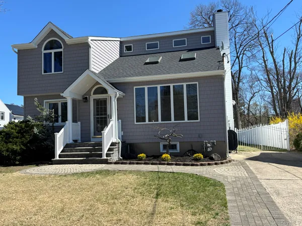 $859,000 | 2689 Cedar Court, Oceanside, NY 11572