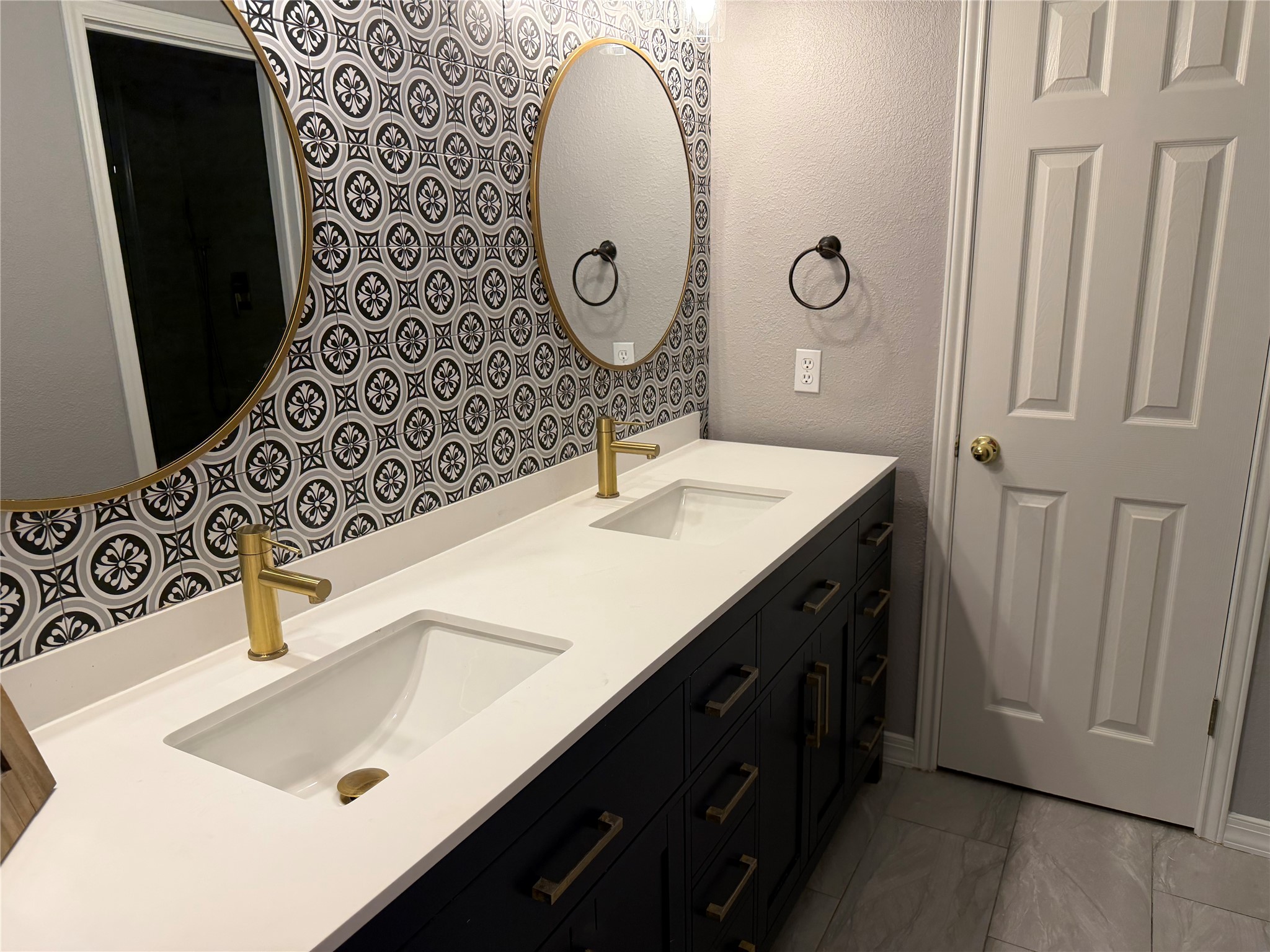 13 Oak View Round Rock, TX 78664 - Photo 20 of 30 Dual vanity with elegant gold fixtures and contemporary patterned tile accent wall.