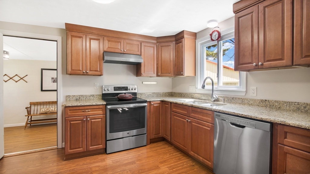 42 Betty Road Enfield, CT 06082 - Photo 6 of 40 Gallery Image 6