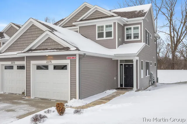 $374,900 | 2247 Watertown Way, Grand Rapids, MI 49505