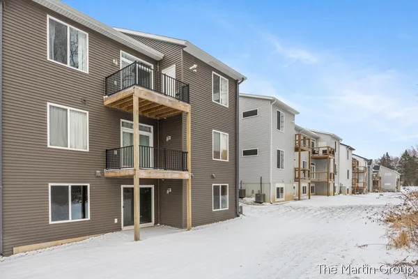 $374,900 | 2247 Watertown Way, Grand Rapids, MI 49505
