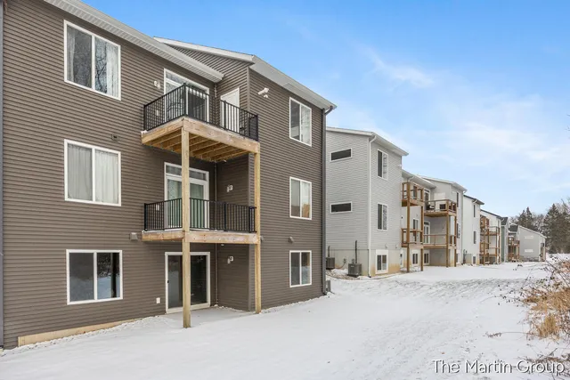 $374,900 | 2247 Watertown Way, Grand Rapids, MI 49505