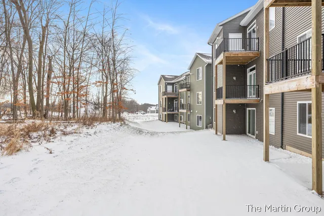 $374,900 | 2247 Watertown Way, Grand Rapids, MI 49505