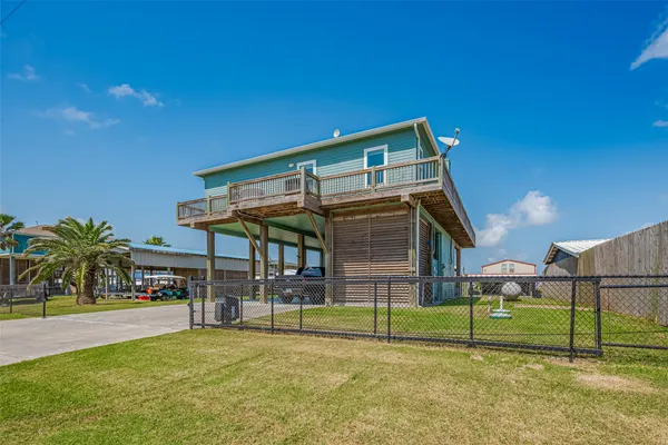 $819,000 | 1126 Island Boulevard, Crystal Beach, TX 77650