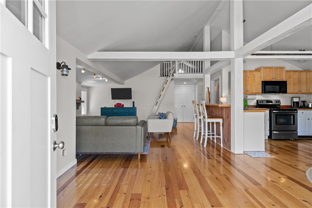 1024 Anthony Road Portsmouth, RI 02871 - Photo 2 of 20