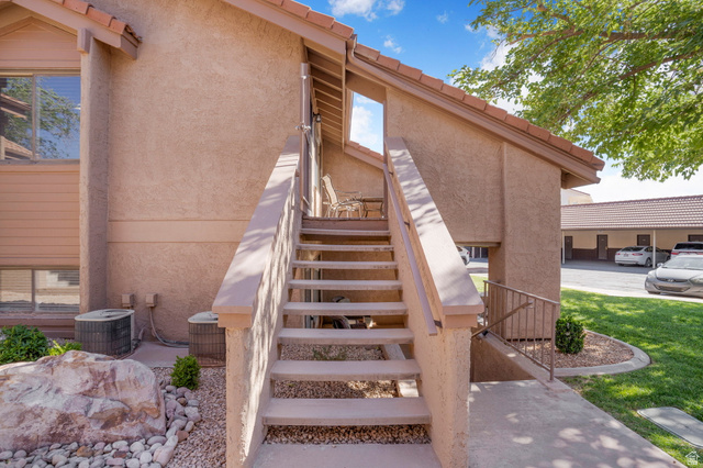 860 South Village Road, Unit O8 St. George, UT 84770 - Photo 3 of 37