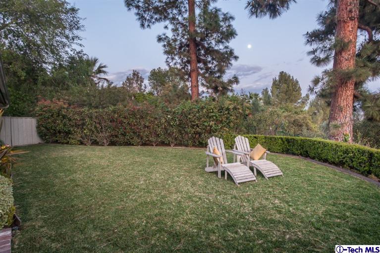 1700 Devon Road Pasadena, CA 91103 - Photo 24 of 28 a view of a outdoor space