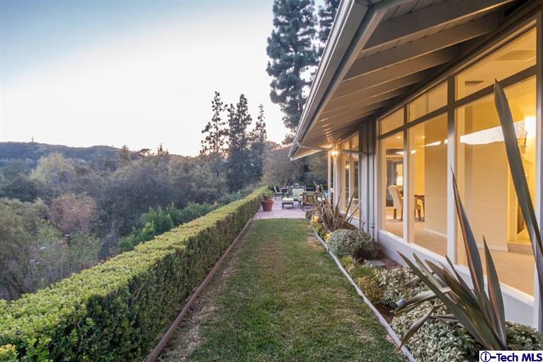 1700 Devon Road Pasadena, CA 91103 - Photo 26 of 28 a view of balcony