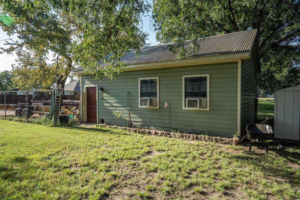 801 North Main Street Tioga, TX 76271 - Photo 30 of 34