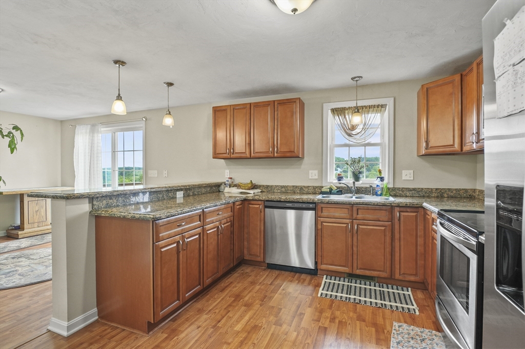 28 Bittersweet Boulevard Worcester, MA 01607 - Photo 4 of 26