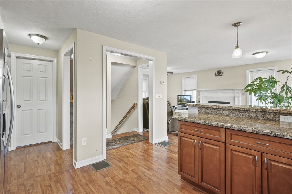 28 Bittersweet Boulevard Worcester, MA 01607 - Photo 5 of 26