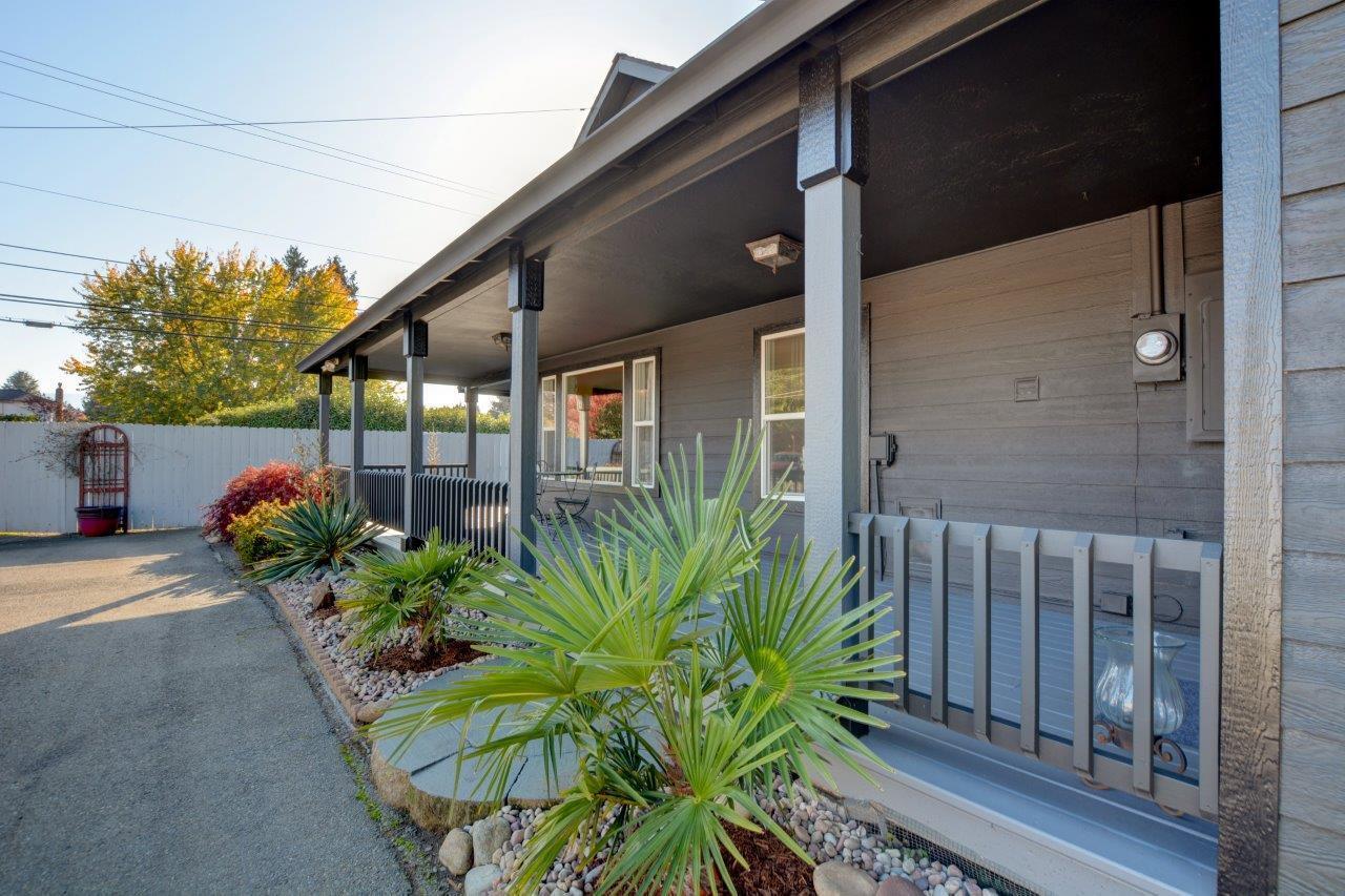 2194 Lower River Road Grants Pass, OR 97526 - Photo 6 of 56 Front porch