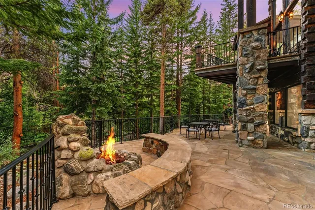 walk in closet with window