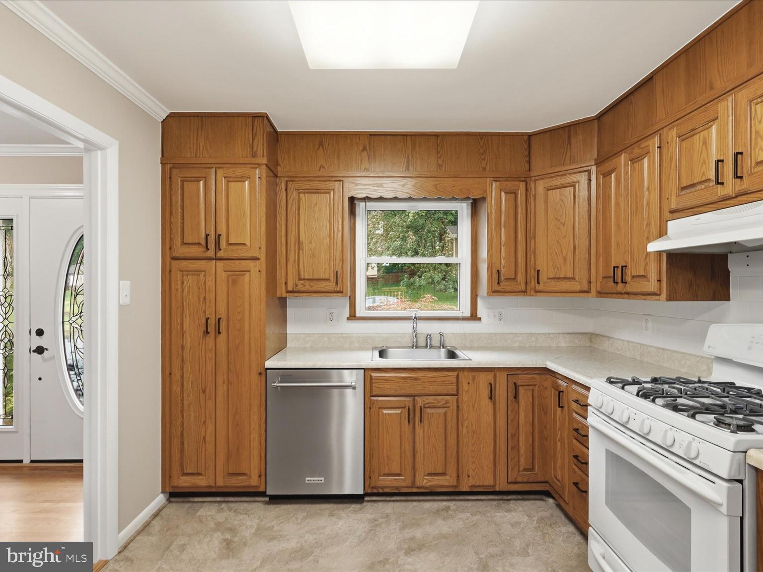 7218 Hadlow Drive Springfield, VA 22152 - Photo 13 of 42 Kitchen