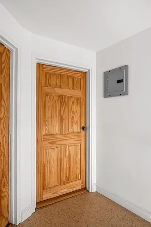 a view of entryway with a window