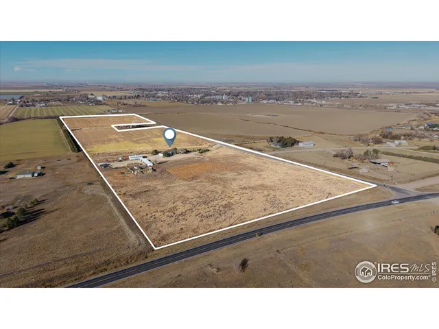 a black and white photo of a tennis court