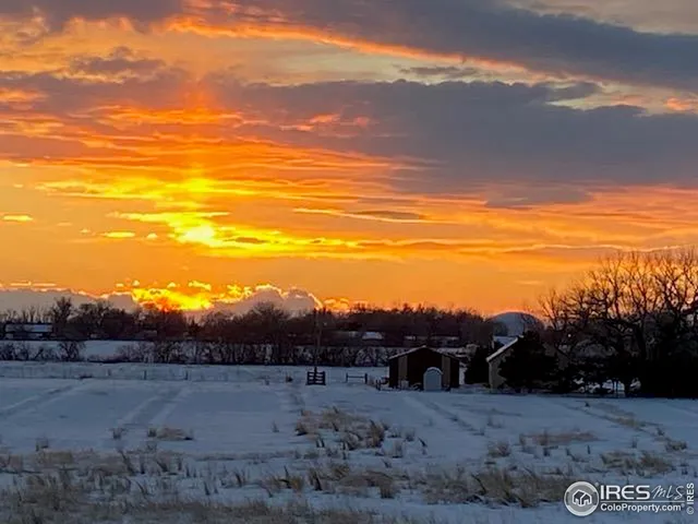 a view of a tennis court