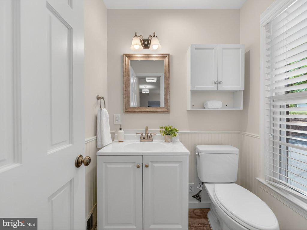 12628 St James Road Rockville, MD 20850 - Photo 4 of 64