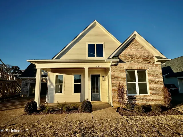 $422,900 | 2532 St Charles Cove, Southaven, MS 38672