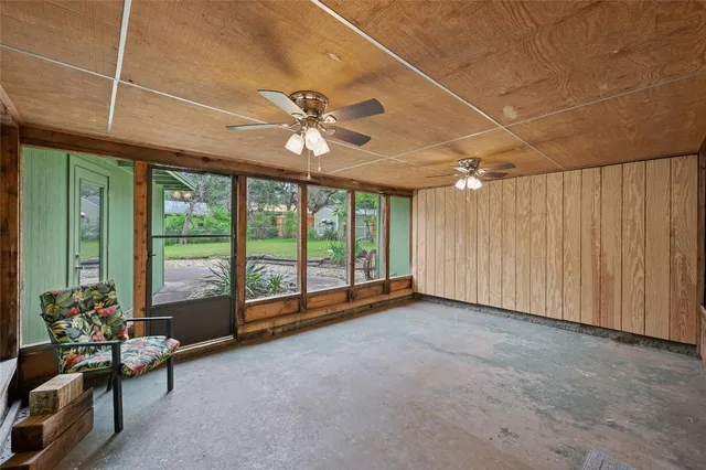 a view of n empty room with a ceiling fan