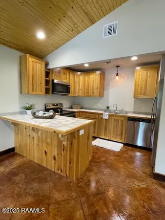 $850 | 206 E Dale, New Iberia, LA 70560