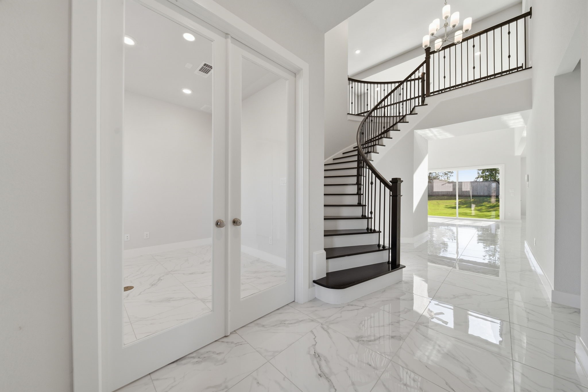 1715 Divino Pass Conroe, TX 77304 - Photo 2 of 12