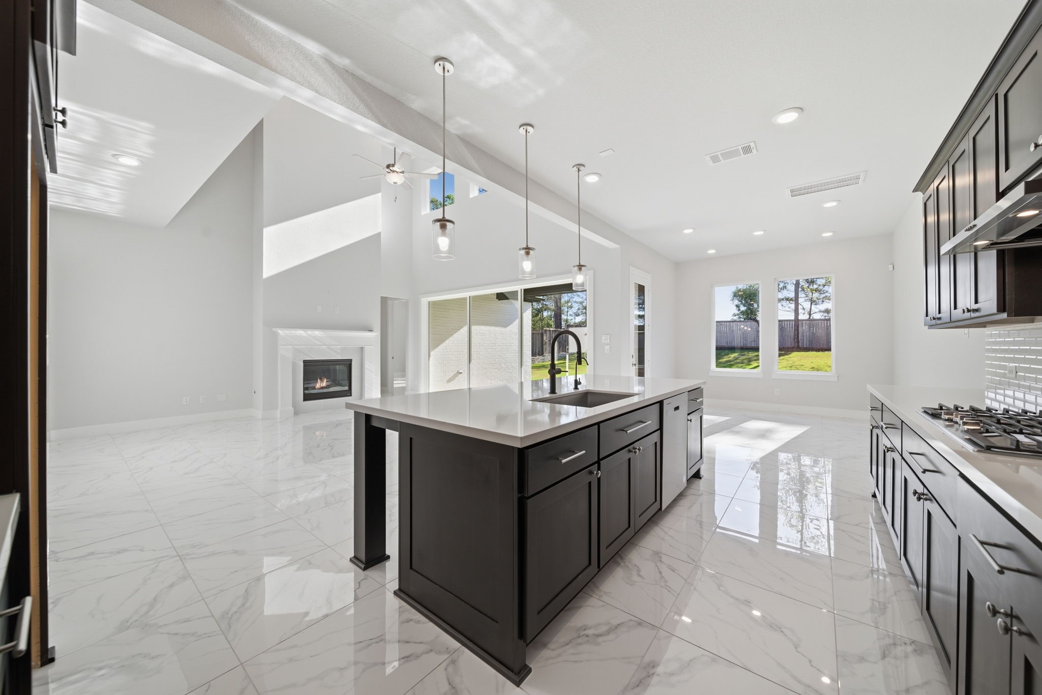 1715 Divino Pass Conroe, TX 77304 - Photo 5 of 12