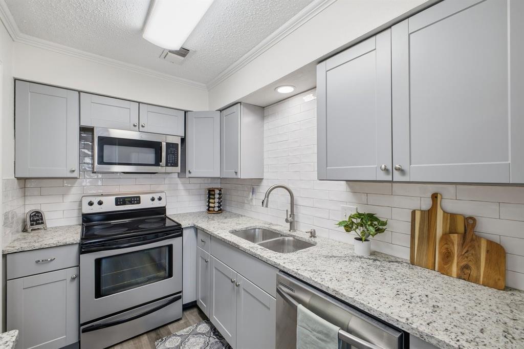 907 Roaring Springs Road Fort Worth, TX 76114 - Photo 10 of 27